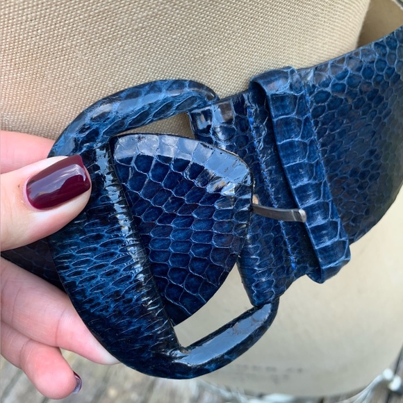 Beautiful Vintage Cobalt Blue Snakeskin & Leather Oversized Waist Belt - Picture 2 of 16